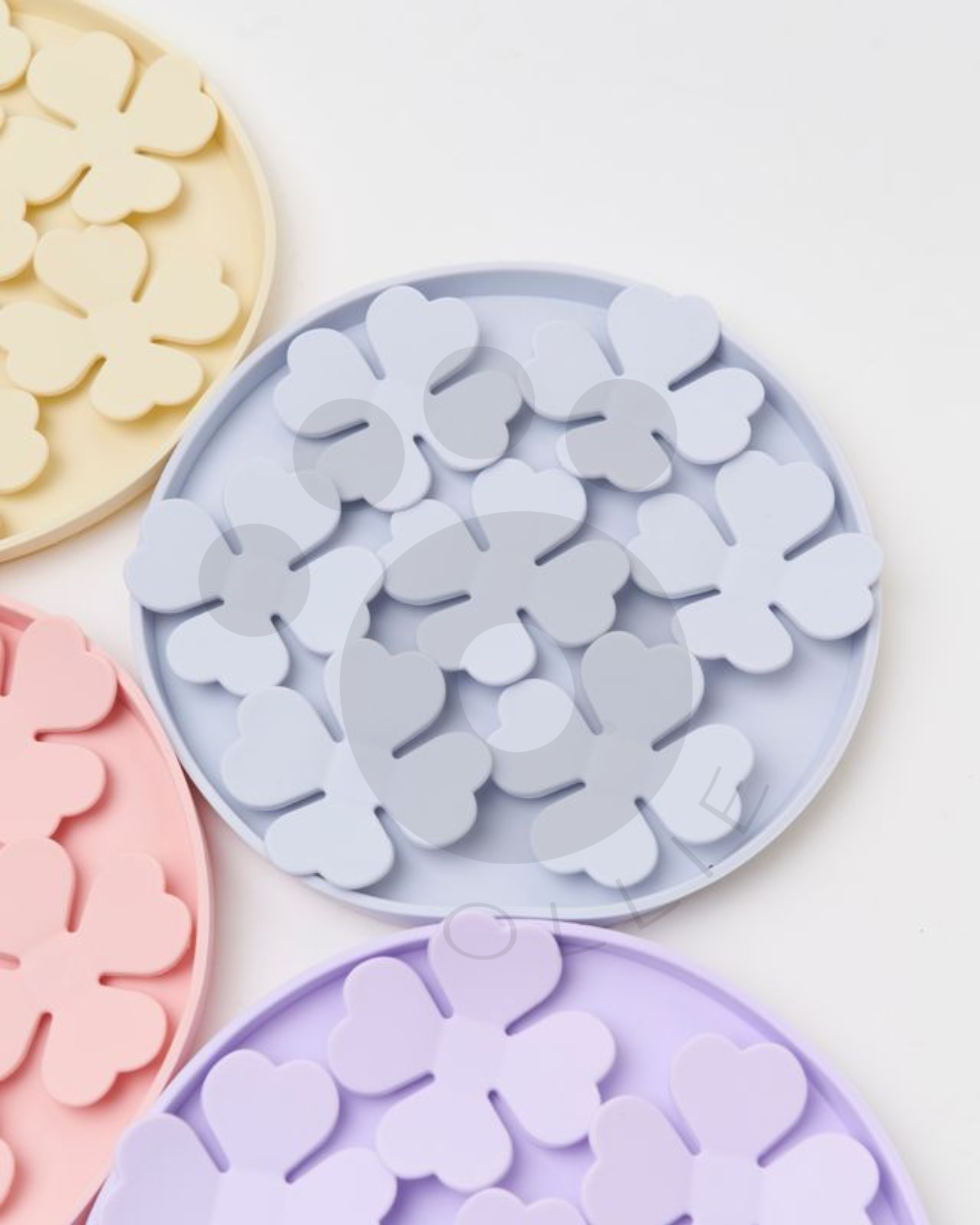 Ollie Licki Mat: Round Clover - Blue